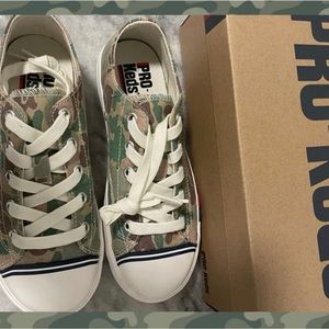 KEDS  Camo Shoes Kids Boy size 1.5 M